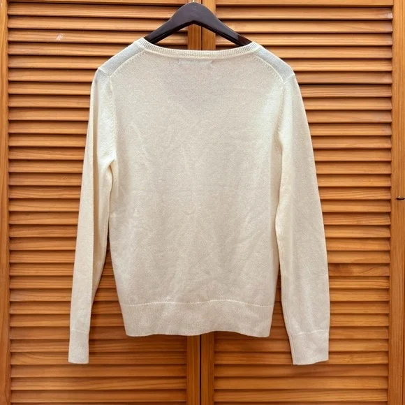 Quince Mongolian Cashmere V-Neck Sweater - Picture 7 of 8